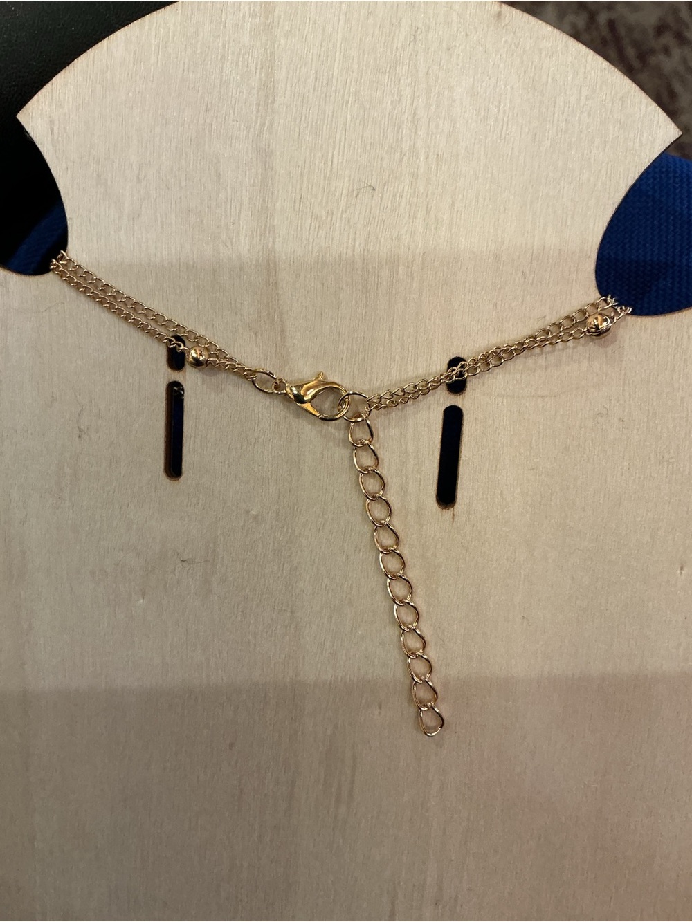 ⭐ Layered Gold Tone Disc Pendant Necklace Minimalist Beaded Chain - Picture 4 of 4